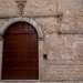 Infine torniamo a percorrere via Santa Maria del Principio, che subito cambia nome in piazza Mercato. Da qui esploriamo le ultime due traverse. La prima  via Marchese di Montrone, in fondo alla quale spunta l'accesso principale al predetto Palazzo marchesale...